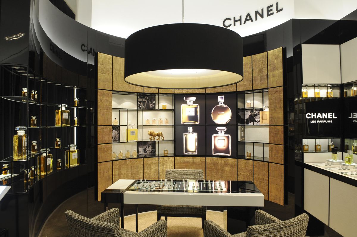 cửa hàng nước hoa chanel tại Pháp