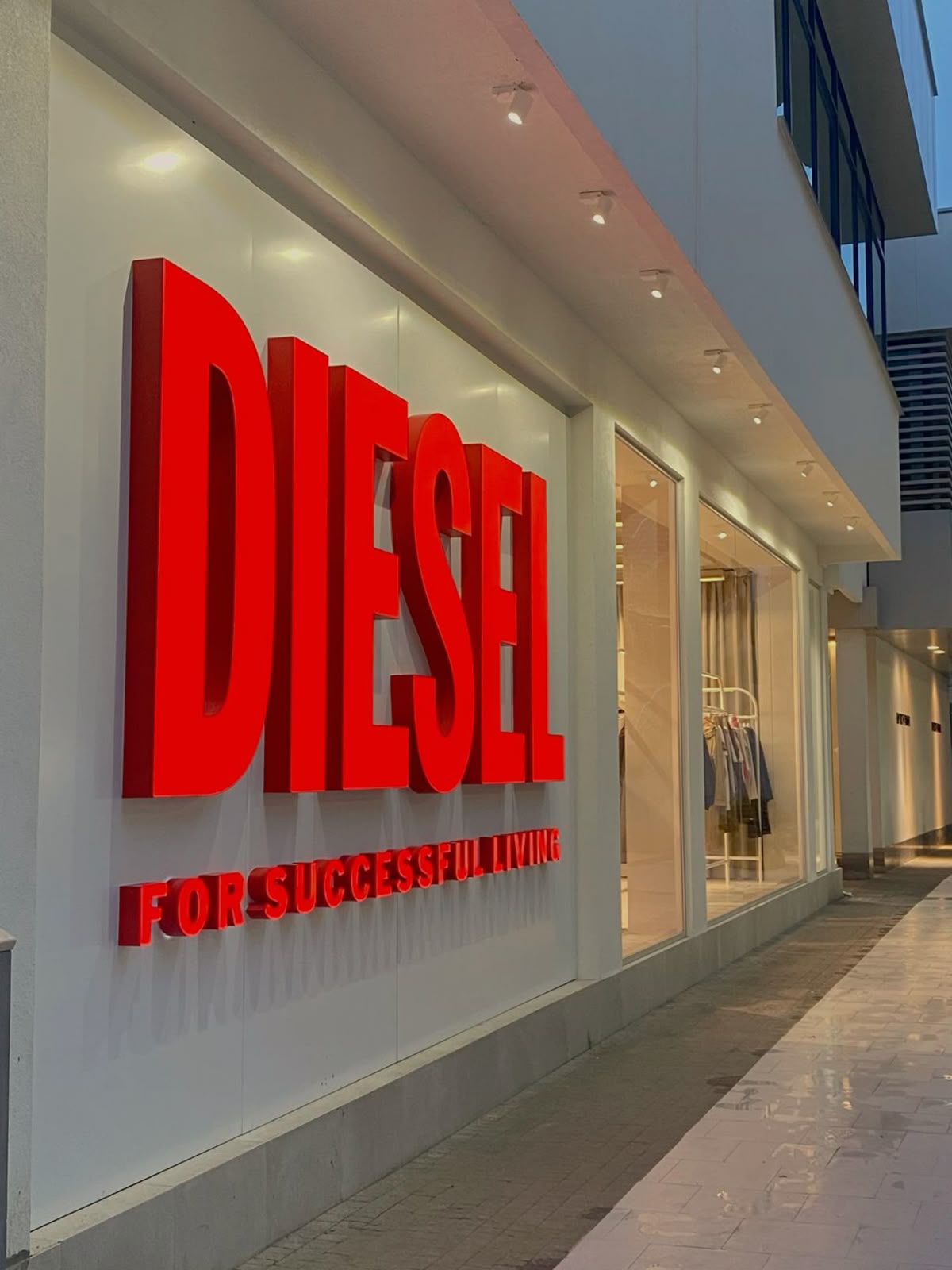 cửa hàng Diesel tại Pháp