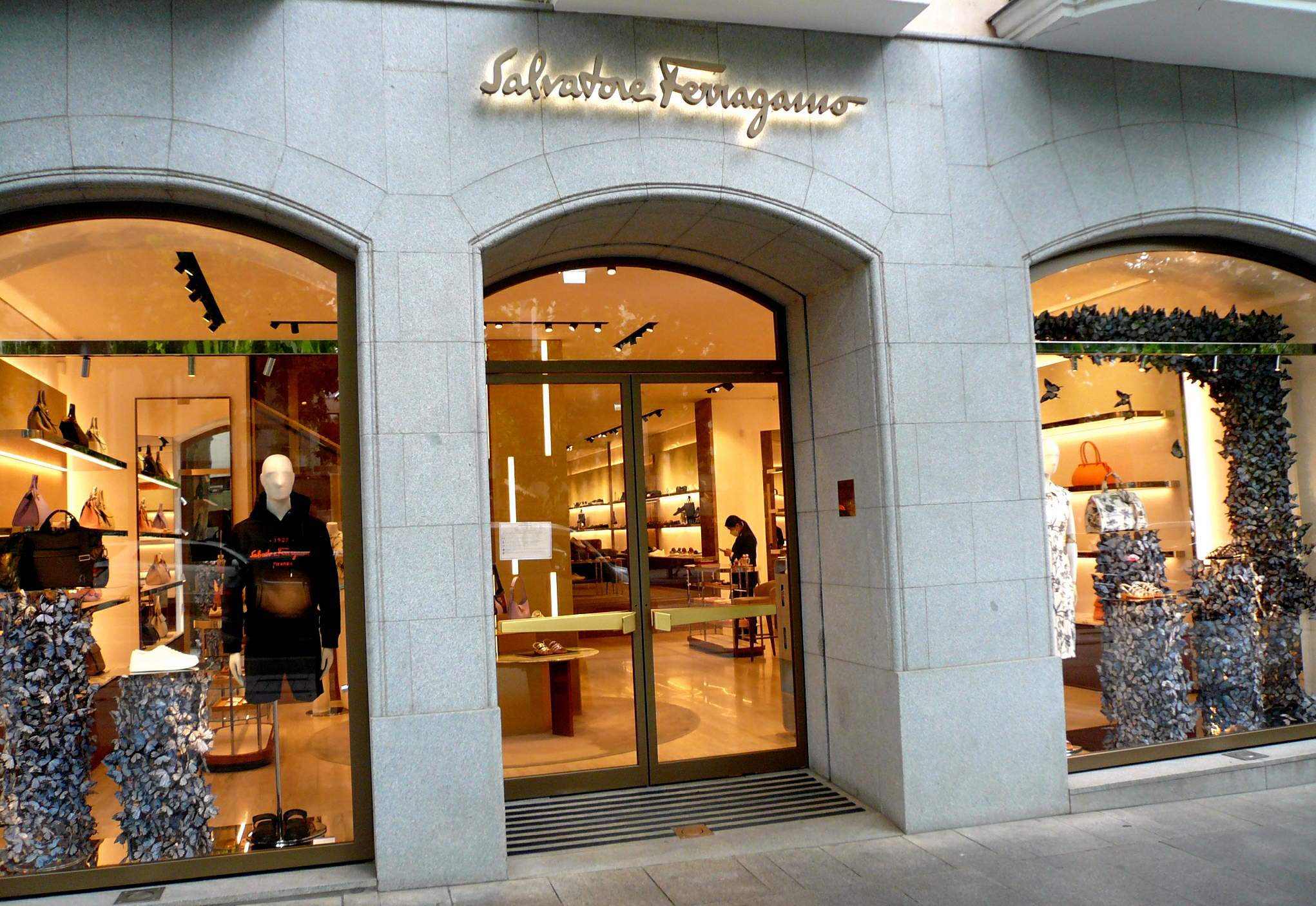 của hàng Salvatore Ferragamo tại Anh