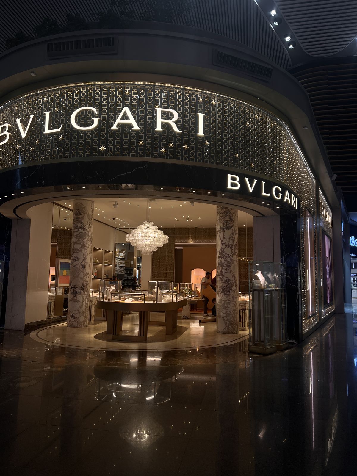 cửa hàng nước hoa bvlgari